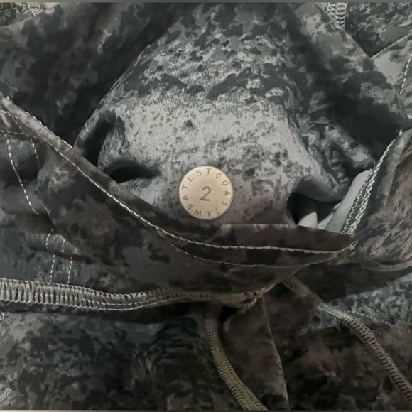 Lululemon Fast & Free Tight 7/8 II Nulux 25 in Area Ice Grey size 2 - Picture 8 of 8